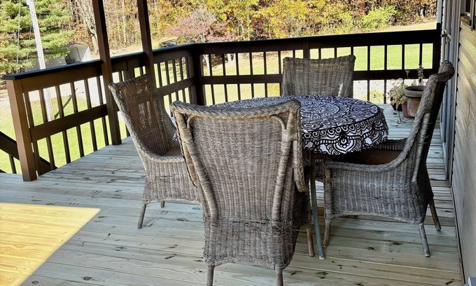 Dellroy House | Oak Haven Retreat: Tranquil Stay w/King Bed