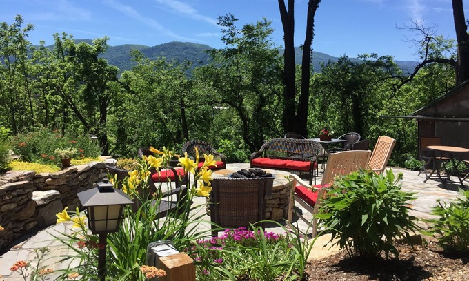 Waynesville Bed & Breakfast | Oak Hill on Love Lane
