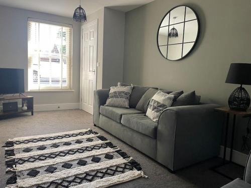 King's Lynn Apartment | Oak House - 3 Bedroom Townhouse with free parking in the town centre by ShortStays4U