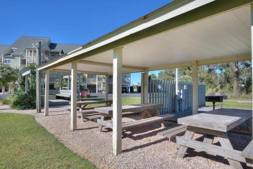 Caswell Beach House | Oak Island Beach Villa 202-Atlantic Breeze