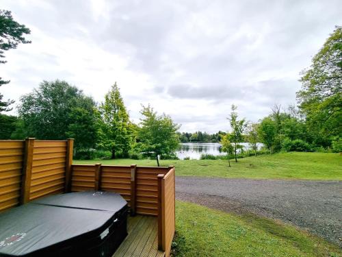 York House | Oak Lodge 10 Hot Tub