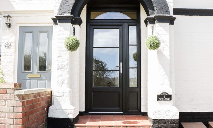 East Runton Apartment | OAK LODGE, family friendly, country holiday cottage in East Runton