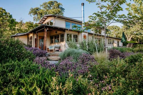 Mariposa House | Oak Meadows House