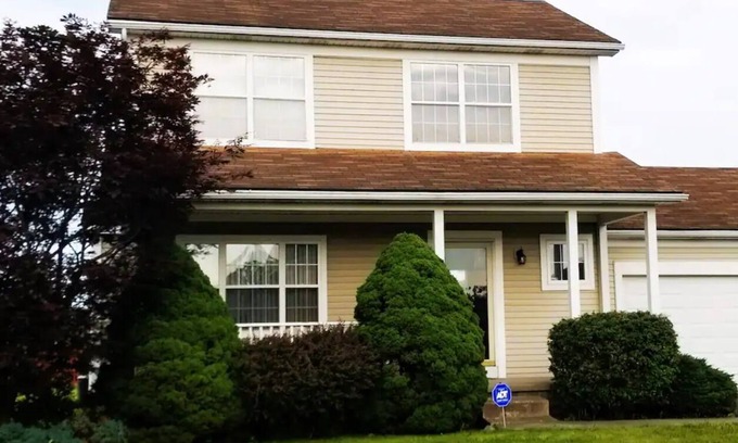 West Henrietta House | Oak Mills House a Minute to RIT 12 mins to Strong