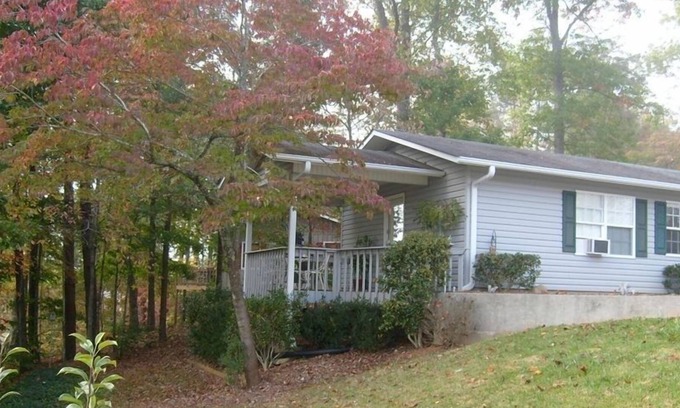 Hiawassee Cottage | Oak Pointe Studio Cottage ~~~ Your Next Mountain Getaway