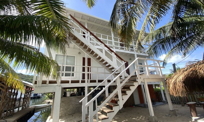 Oakridge House | OAK RIDGE CAY - private guesthouse bedroom3 with ensuite bathroom