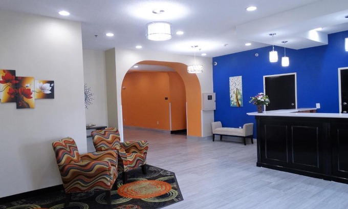 Claxton Hotel | Oak Tree Inn & Suites