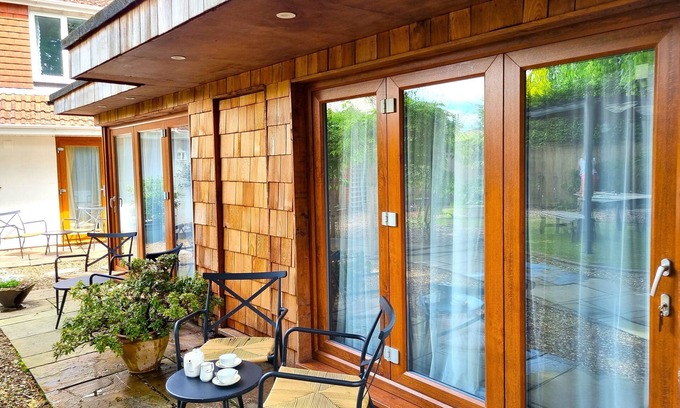New Forest District House | Oak Tree Rooms