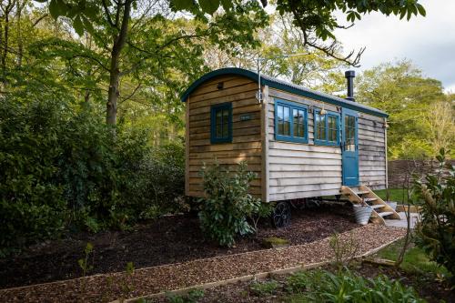 Baslow House | Oak Tree Shepherds Hut Chatsworth Estate