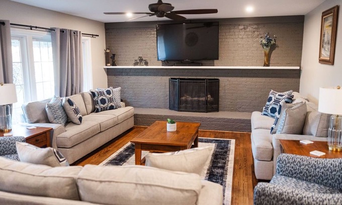 Taylors House | Oak View Inn A Newly Renovated Luxury Guest House