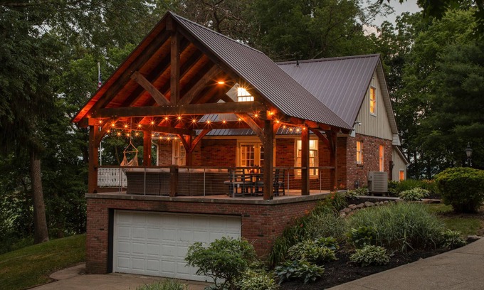 Loudonville House | Oakbridge Retreat w/Tennis Court,10 min to Mohican