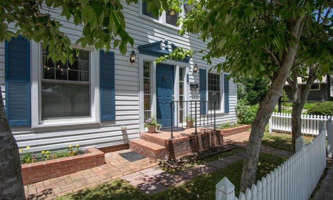 Brevard House | Oaklawn Place