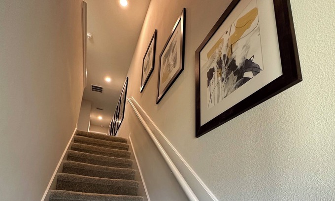 Westside House | Oakleaf’s cozy modern retreat - 25 miles from Jax & 40 minutes from StAugustine
