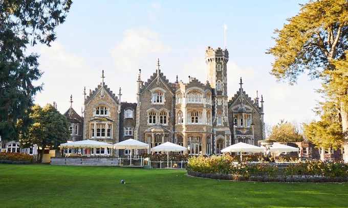 Fifield Hotel | Oakley Court