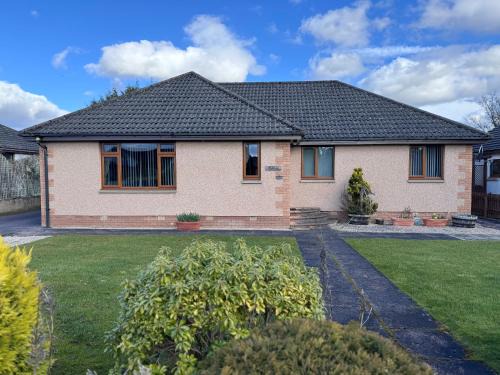 Marybank House | Oaklyn,Highland Village of Beauly, Quiet Neighbourhood, One Bed, Min 5 nights