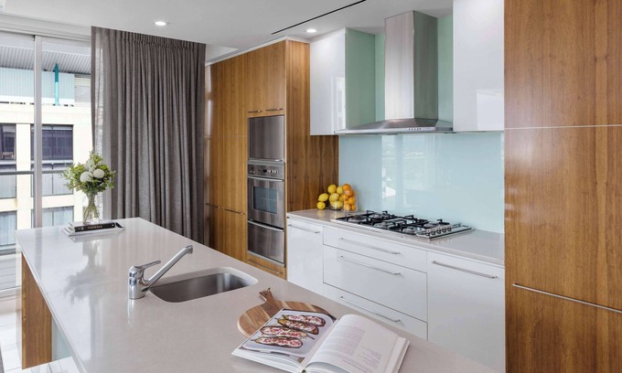 Adelaide Central Business District Apartment | Oaks Adelaide Embassy Suites