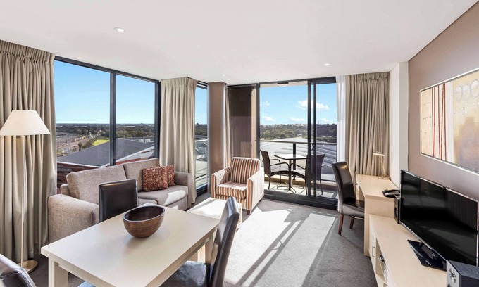 Adelaide Central Business District Apartment | Oaks Adelaide Horizons Suites