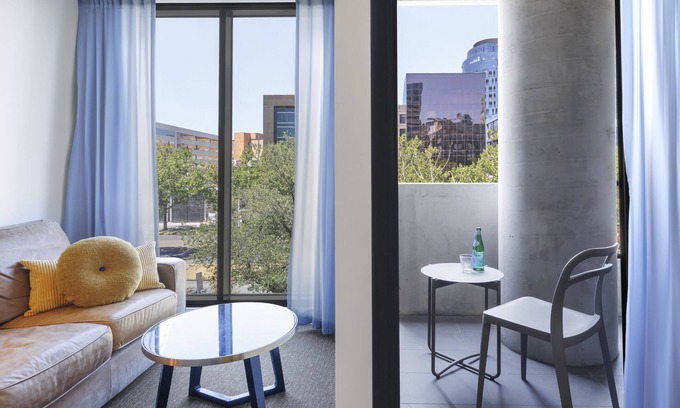 Melbourne Hotel | Oaks Melbourne St Kilda Road Hotel