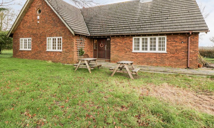 Wenvoe House | OAKTREE FARM, pet friendly in Wenvoe
