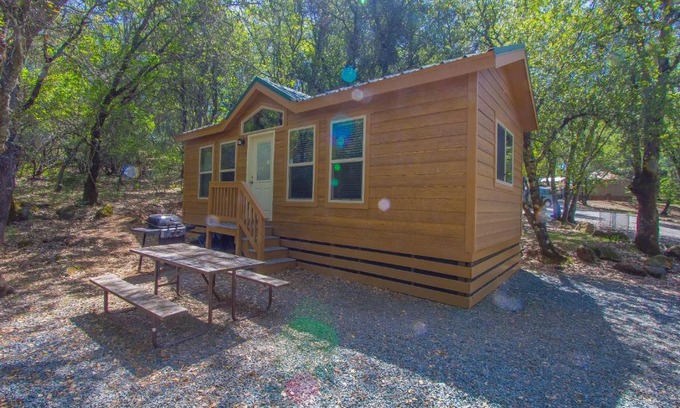 Descanso Resort | Oakzanita Springs Camping Resort Cottage 4