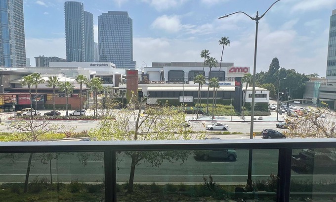 West Los Angeles Hotel | Oasis 3 BR Steps Away from Century City Mall w/Parking & W/D