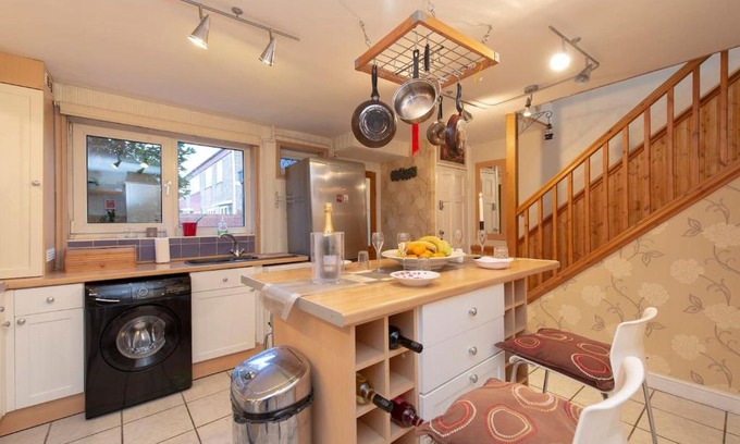 Custom House House | Oasis 77