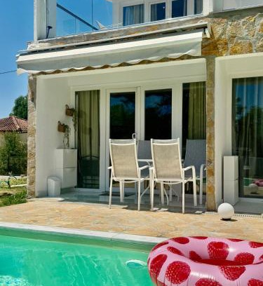 Kallikratia House | Oasis by the Pool