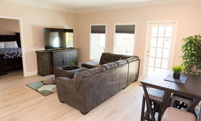 South Shore Condo | Oasis Condo at Viera Lake Las Vegas with 4 beds!