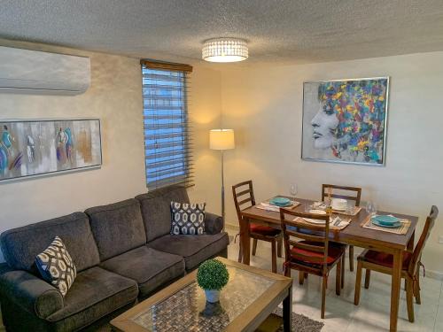 Bucana Apartment | Oasis in the South of the Island with FREE parking and laundry