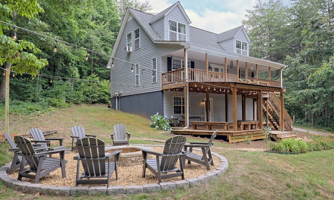Clarkesville House | Oasis of Sautee, 4-bedroom loaded house in Clarkesville, 9 miles form Helen Ga