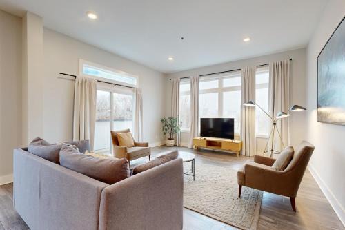 Chestnut Hill Apartment | Oasis on 2nd #301
