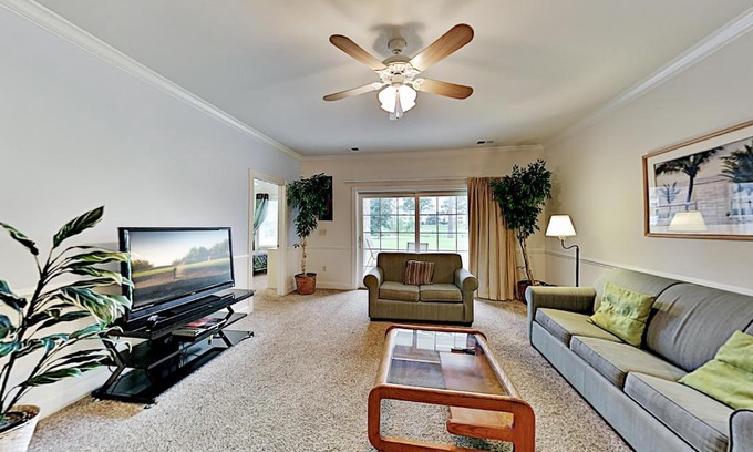 Central Myrtle Beach Apartment | Oasis on the Greens
