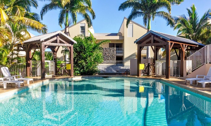Carosse Apartment | Oasis - renovated apartment with garden in a residence with swimming pool