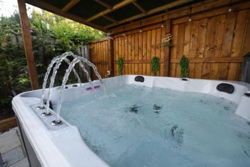 Cupar Apartment | Oasis Retreat Hot Tub Cupar