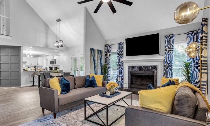 Buford House | Oasis Retreat Near Mall of GA & Chateau Elan