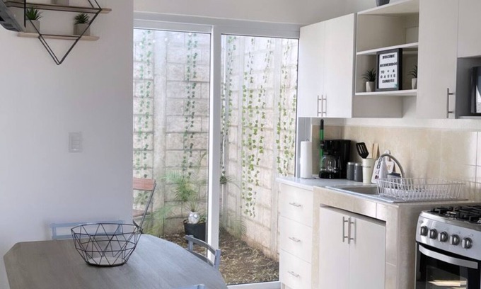 Santa Ana House | Oasis Sunrise