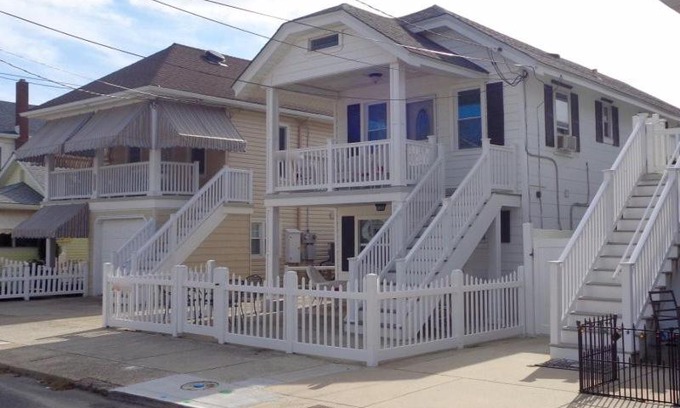 North End Apartment | OC814 St. James Place-2nd-Floor