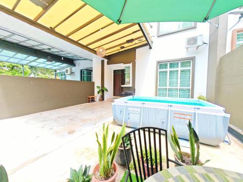 Tanjung Bungah Villa | Ocean 25 Shamrock Beach Big Group 6 Bedroom 5 Bathroom with Pool