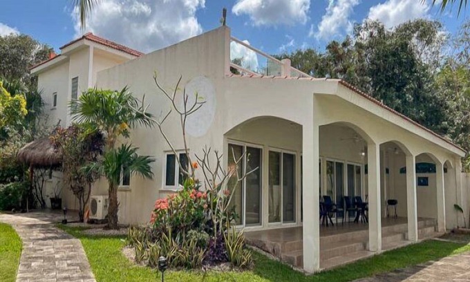 Flores Magon Condo | Ocean and Beachfront, 15 Minutes to Downtown Cozumel
