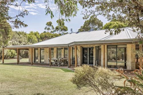 Yallingup House | Ocean and Earth Plus Studio