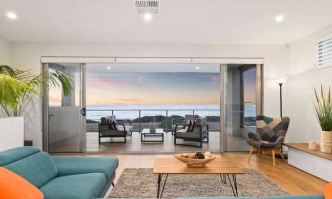 Seaford House | Ocean At Seaford- Beachfront Luxury-Free Wifi