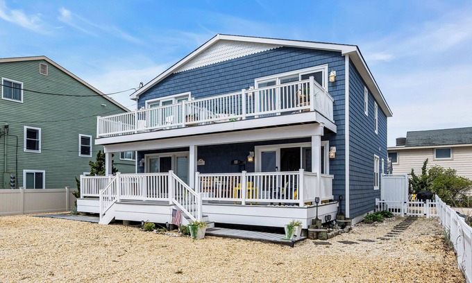 Bradley Beach House | Ocean Ave! Watch Sunrise with Outdoor Shower and Linens