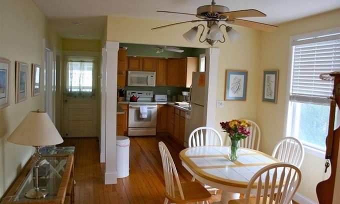 South Rehoboth Cottage | Ocean Block Beach Cottage - 7 Delaware Ave - Downtown Rehoboth