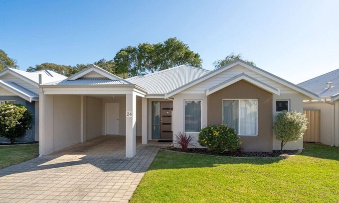 Broadwater Cottage | Ocean Blue Bungalow - Unit 24 at Cape View Resort