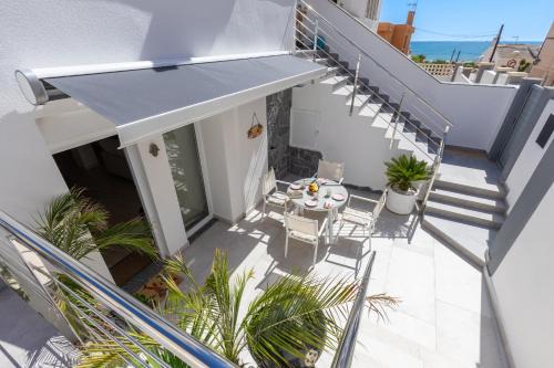 El Moncayo House | Ocean Blue Eyes by Fidalsa