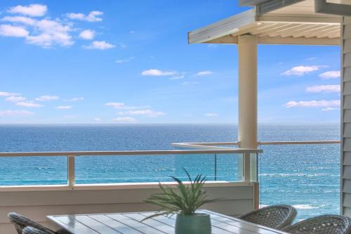 Currumbin House | Ocean Blue on Currumbin Hill