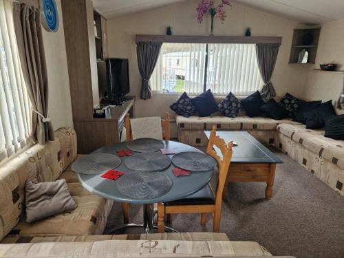 Aberystwyth House | Ocean Breeze Hideaway 2 Bed Pet Friendly Static Caravan In Clarach Bay