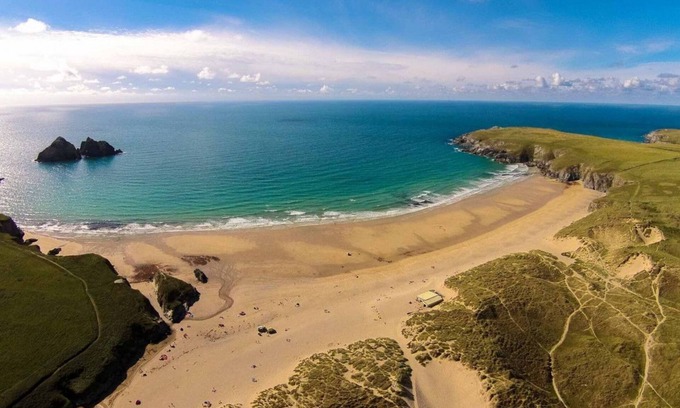 Holywell Cottage | Ocean Breeze is a cosy apartment just a stone’s throw from the wonderful beach at Holywell Bay.