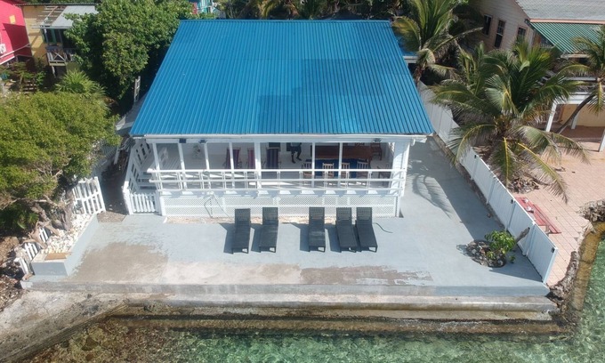 Roatan House | Ocean Breeze Villa is great for families and large groups all inclusive 1 to 16