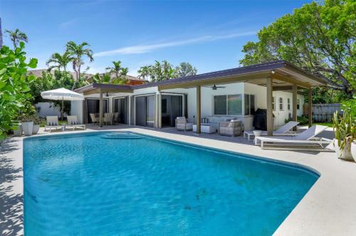 Pompano Beach House | Ocean Breeze Villa - 3 BDR Pool